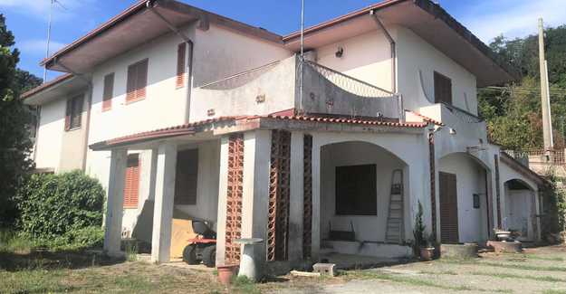 VILLA BIFAMILIARE